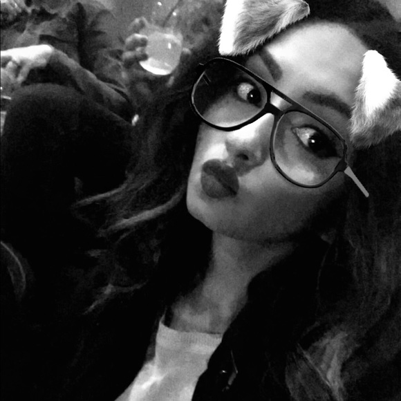 Meet your Posher, Farah - Picture 1 of 1